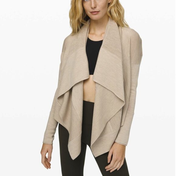Lululemon Sit In Lotus Wrap II in Heathered Sandlot - Picture 3 of 13